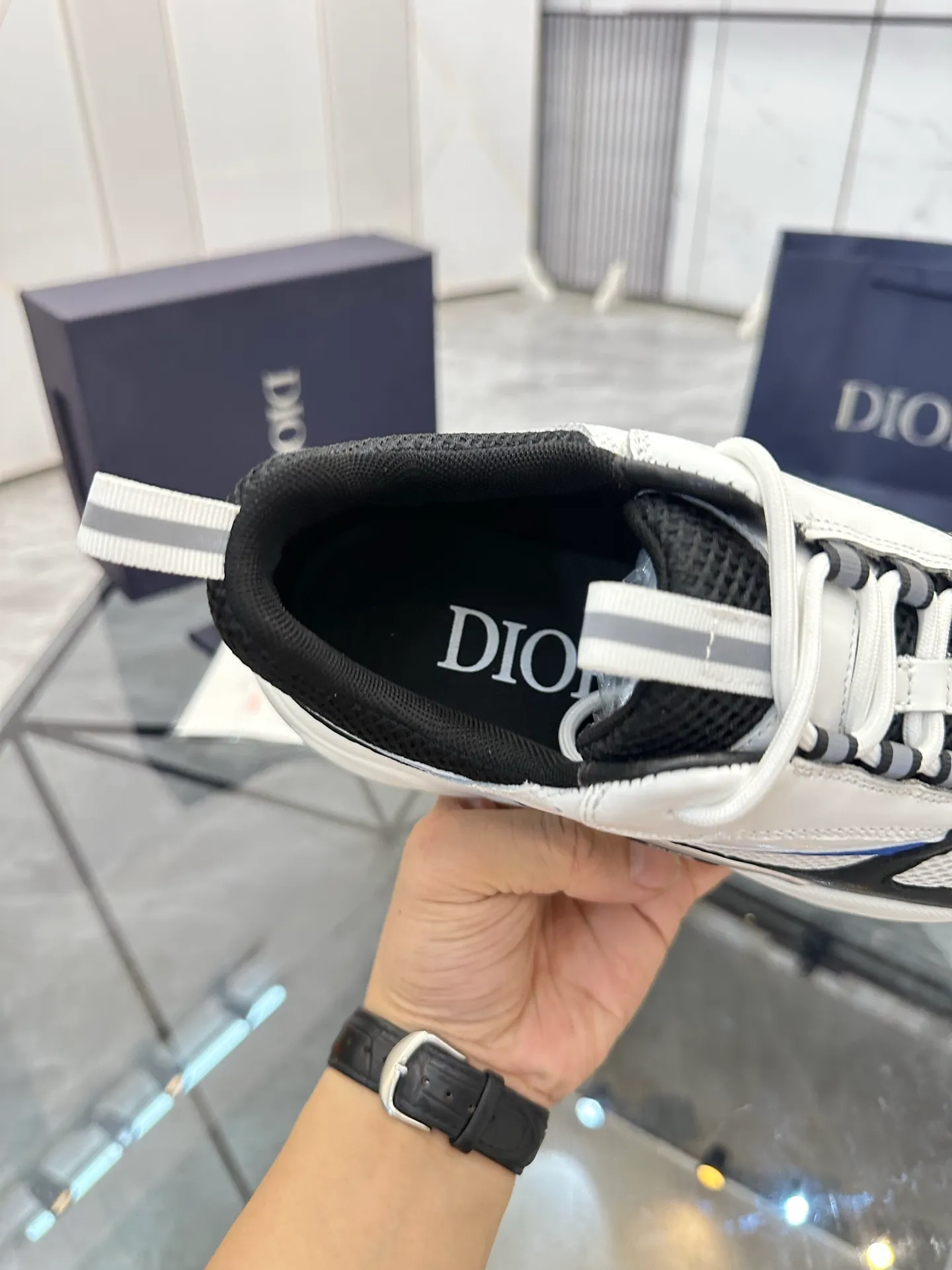 Men's shoes: 💰P460¥ Ready in Guangzhou, fully packaged Product trademark: Dior* "Dior*" low-top casual shoes Regular size: 38-46 (can be customized to 47) B22 Product materials: imported cowhide leather upper spliced ​​with original fabric, breathable lining, original outsole. Number: 920